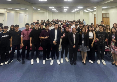 Alumni Return to Share Industry Insights on Service Marketing