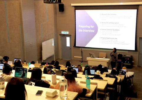SDS DCOMM Students Gain Insider Tips on Excelling in Internships