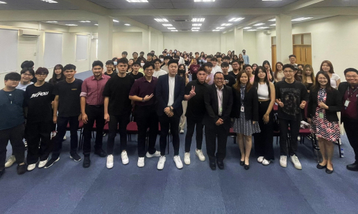 Alumni Return to Share Industry Insights on Service Marketing