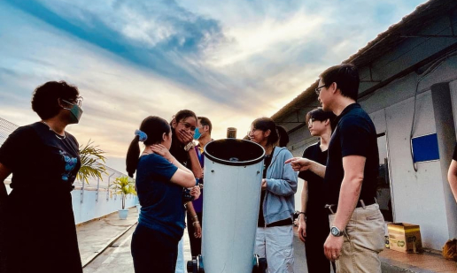 AUSMAT Students Reach For The Moon, A Stellar Telescope Viewing Event At AUSMAT, Sunway College