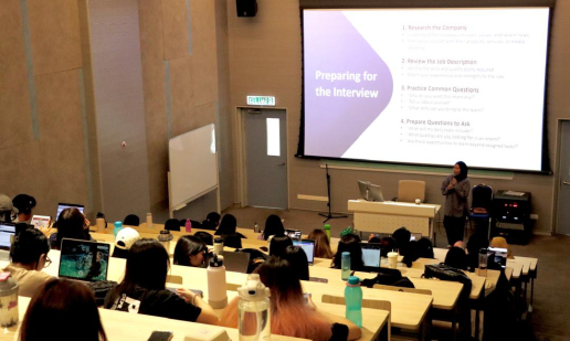 SDS DCOMM Students Gain Insider Tips on Excelling in Internships
